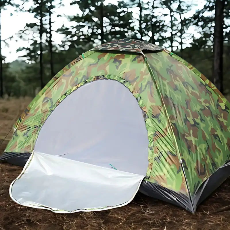 Tente de camping style camouflage dans les bois