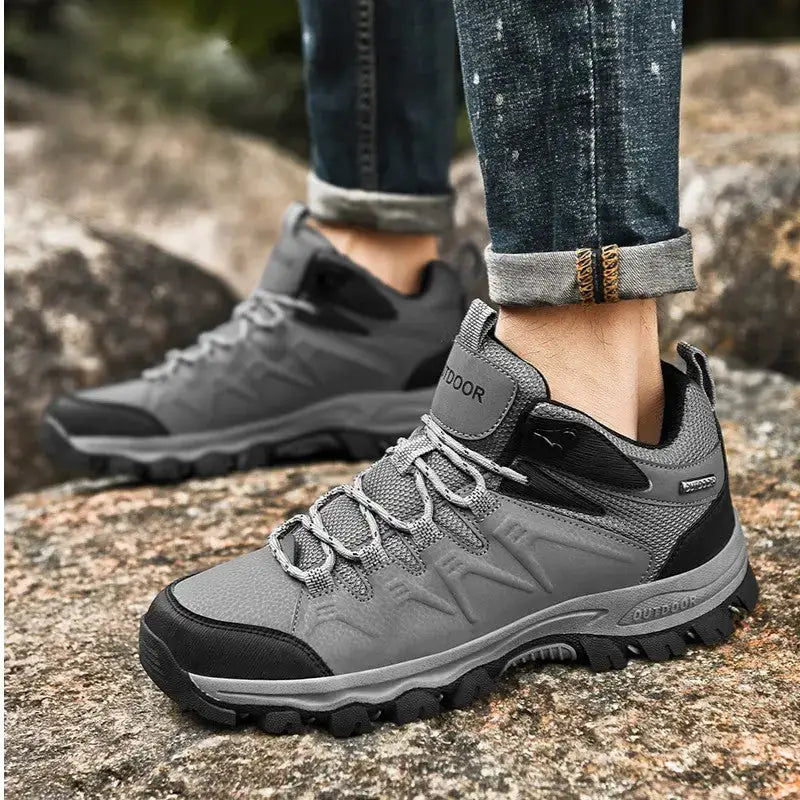 Basket randonnée noire légère 360g