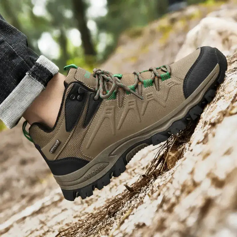 Basket randonnée noire légère 360g