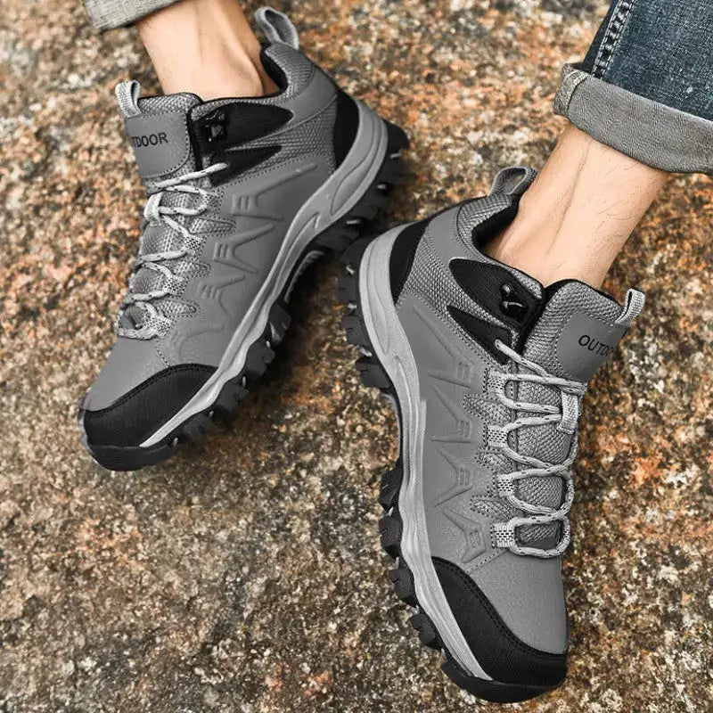 Basket randonnée noire légère 360g