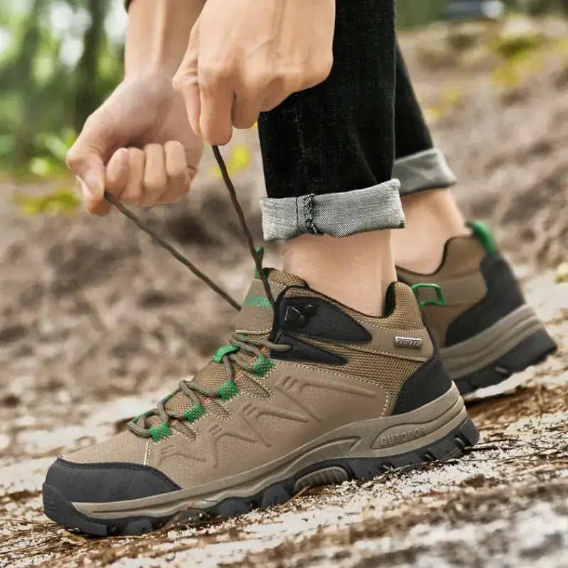 Basket randonnée noire légère 360g