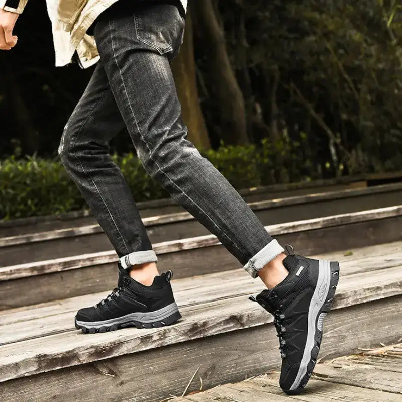 Basket randonnée noire légère 360g