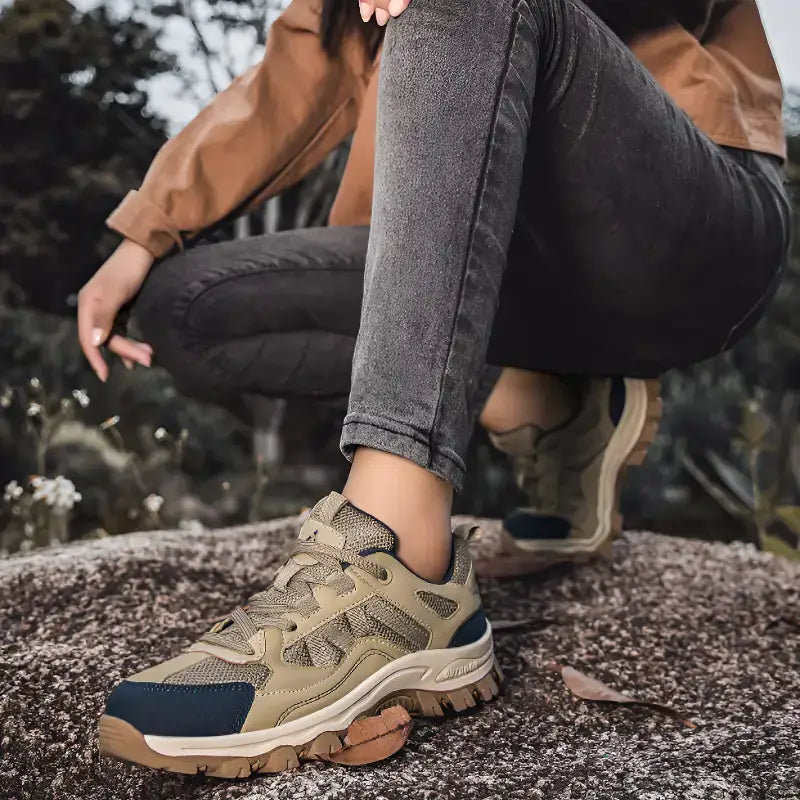 Baskets randonnée femme nature camping