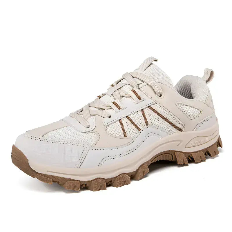Baskets randonnée femme nature camping