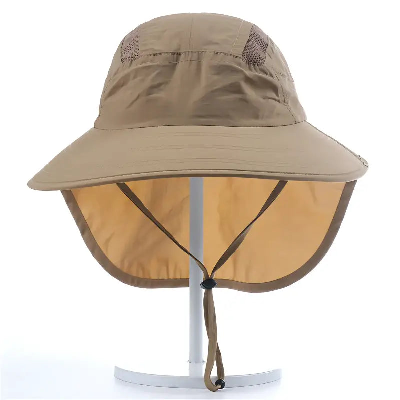 Chapeau randonnée bords larges style tactique
