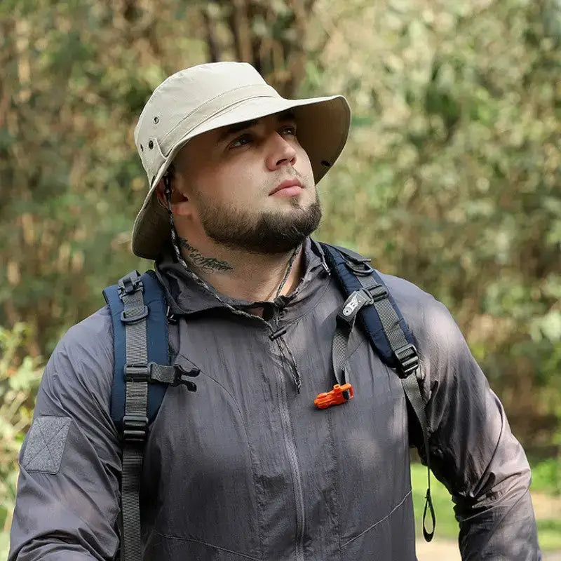 Chapeau de randonnée homme robuste