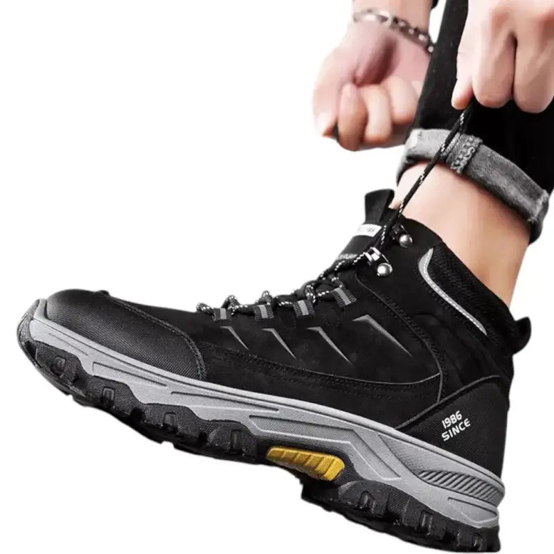 Chaussure de marche montante grip renforcé