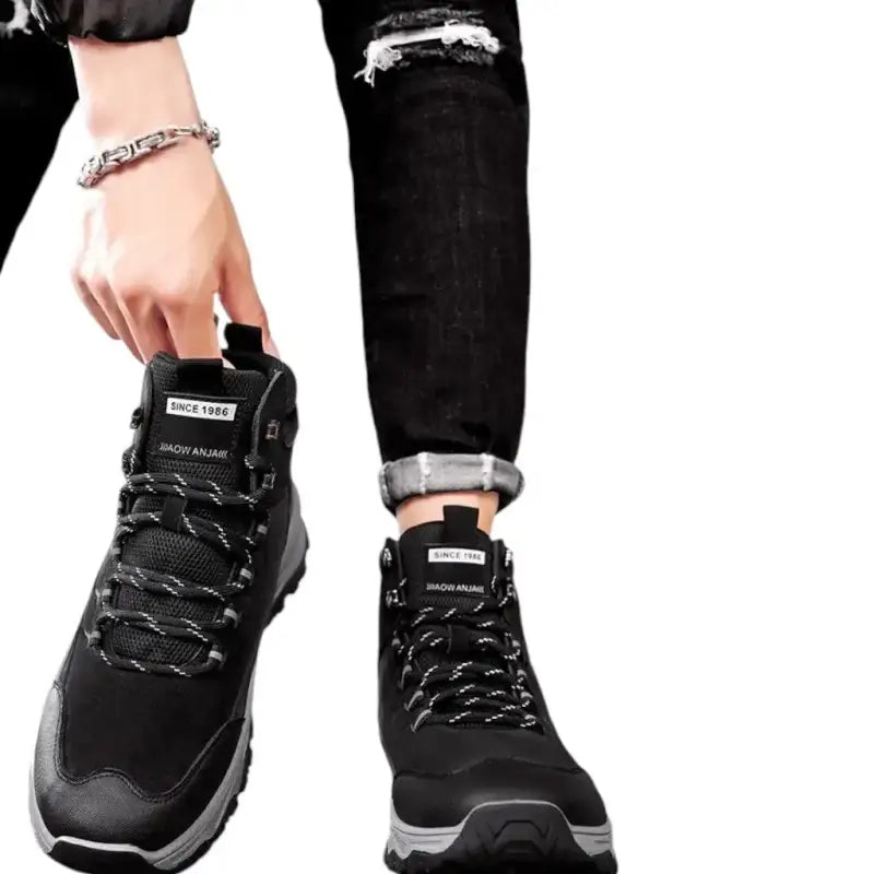 Chaussure de marche montante grip renforcé