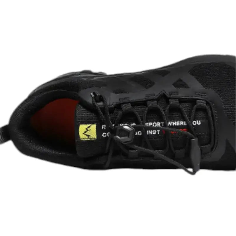 Chaussure de marche terrain escarpé robuste