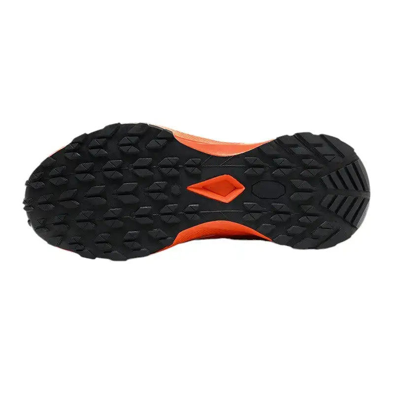 Chaussure de marche terrain escarpé robuste