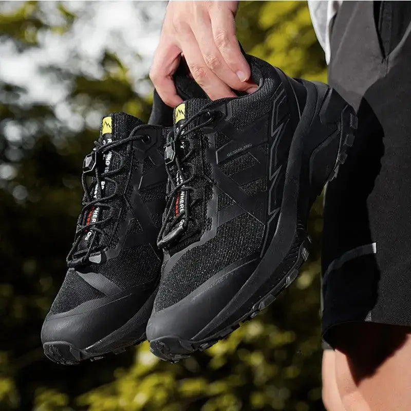 Chaussure de marche terrain escarpé robuste