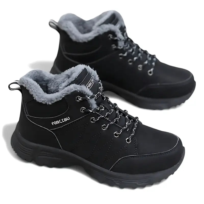 Chaussure de randonnée hiver femme isolée