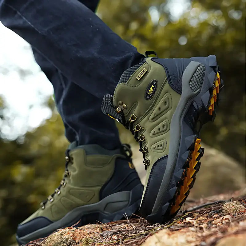 Chaussure de randonnée montante isolée chaude