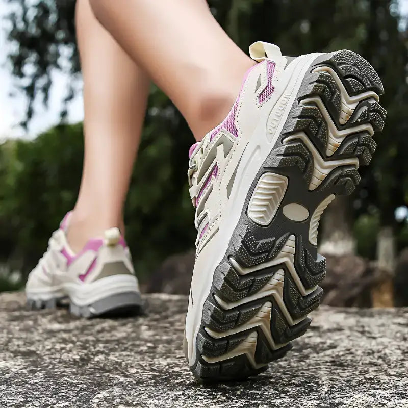 Chaussures femme randonnée nature sentier