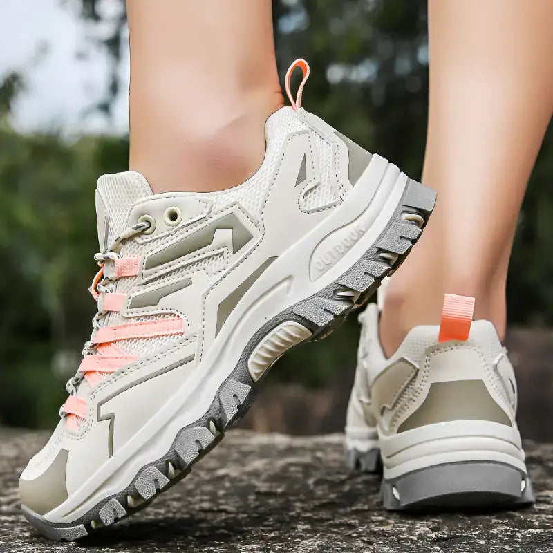 Chaussures femme randonnée nature sentier