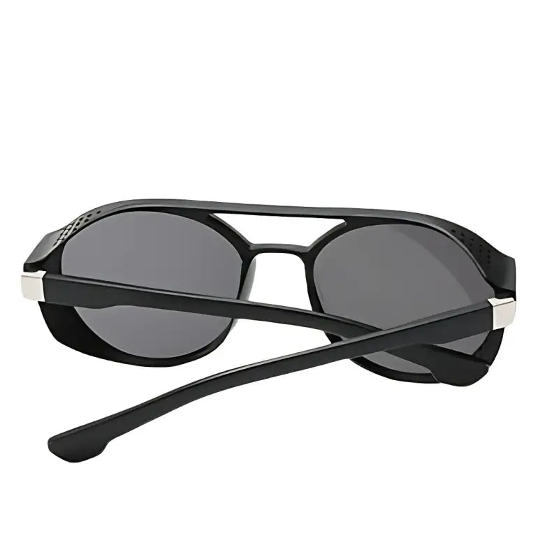 Lunettes randonnée moderne protections latérales