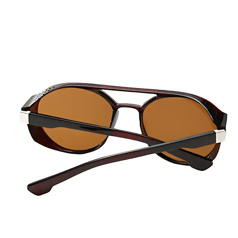 Lunettes randonnée moderne protections latérales