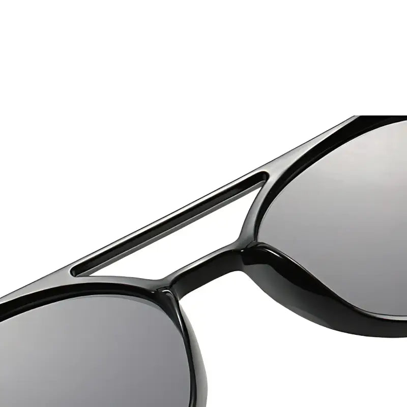 Lunettes randonnée moderne protections latérales