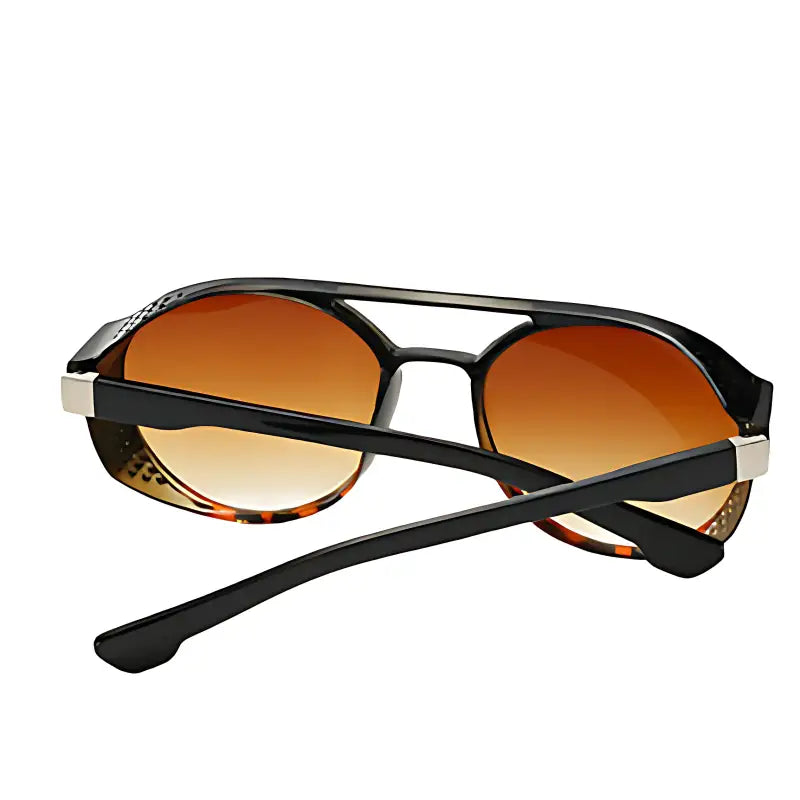 Lunettes randonnée moderne protections latérales