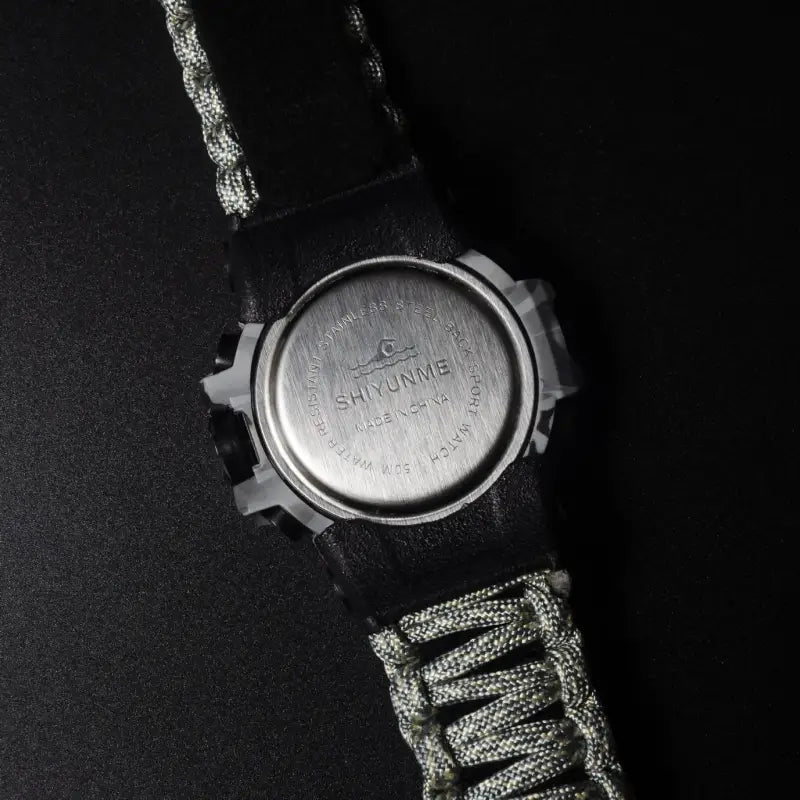 Montre militaire tactique robuste