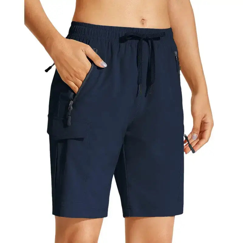 Short femme randonnée respirant plein air