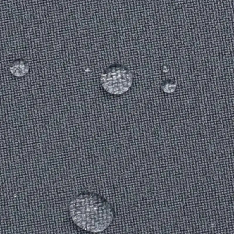 Short femme randonnée respirant plein air