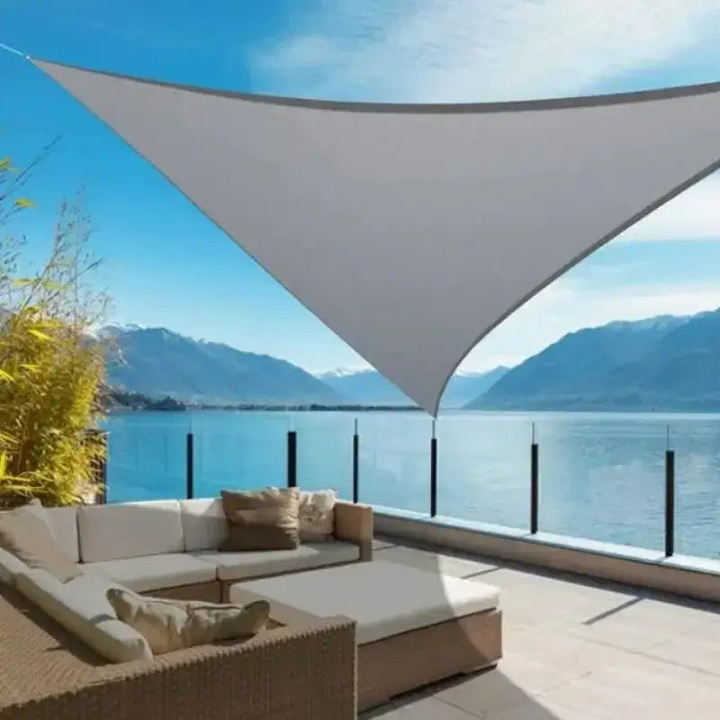 Voile ombrage triangulaire imperméable terrasse