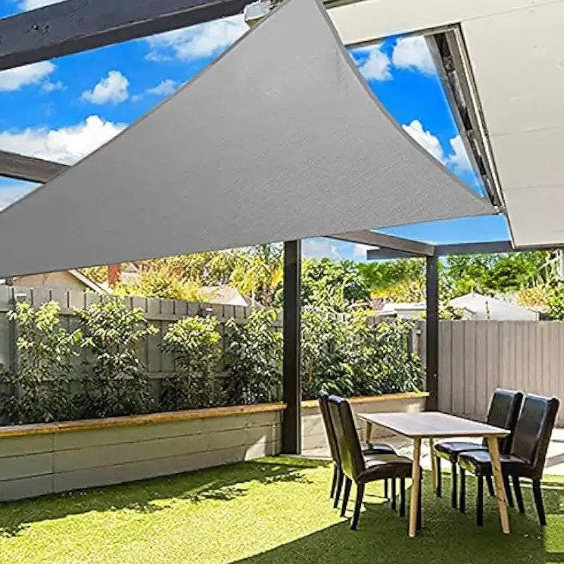 Voile ombrage triangulaire imperméable terrasse