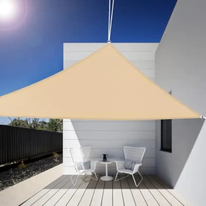 Voile ombrage triangulaire imperméable terrasse
