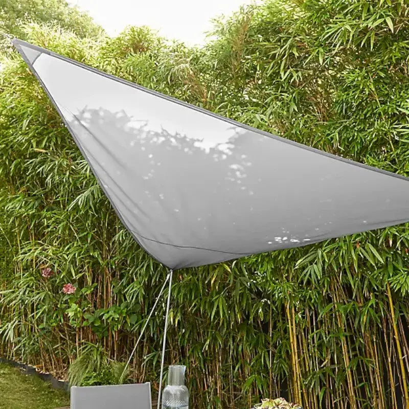 Voile ombrage triangulaire imperméable terrasse